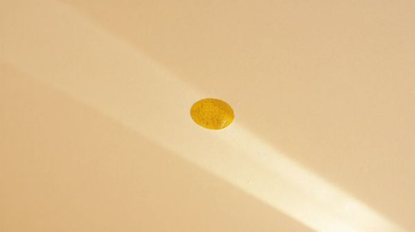 Solutions pratiques pour éliminer une tache jaune au plafond